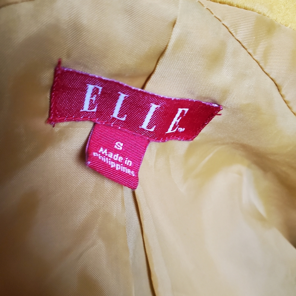 Elle - Picture 3 of 3